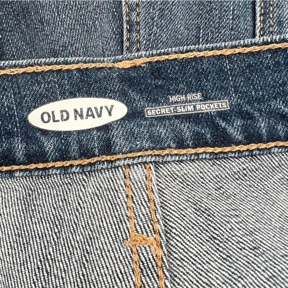 Old Navy High Rise Secret Slim Pocket Distressed Jean Shorts Size 12 Women’s - Picture 2 of 5